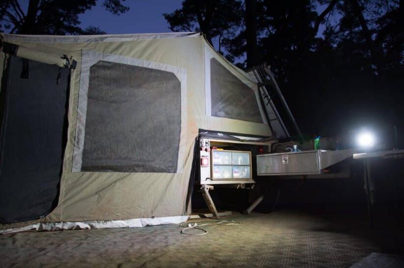Lámpara de inundación para acampar con energía solar