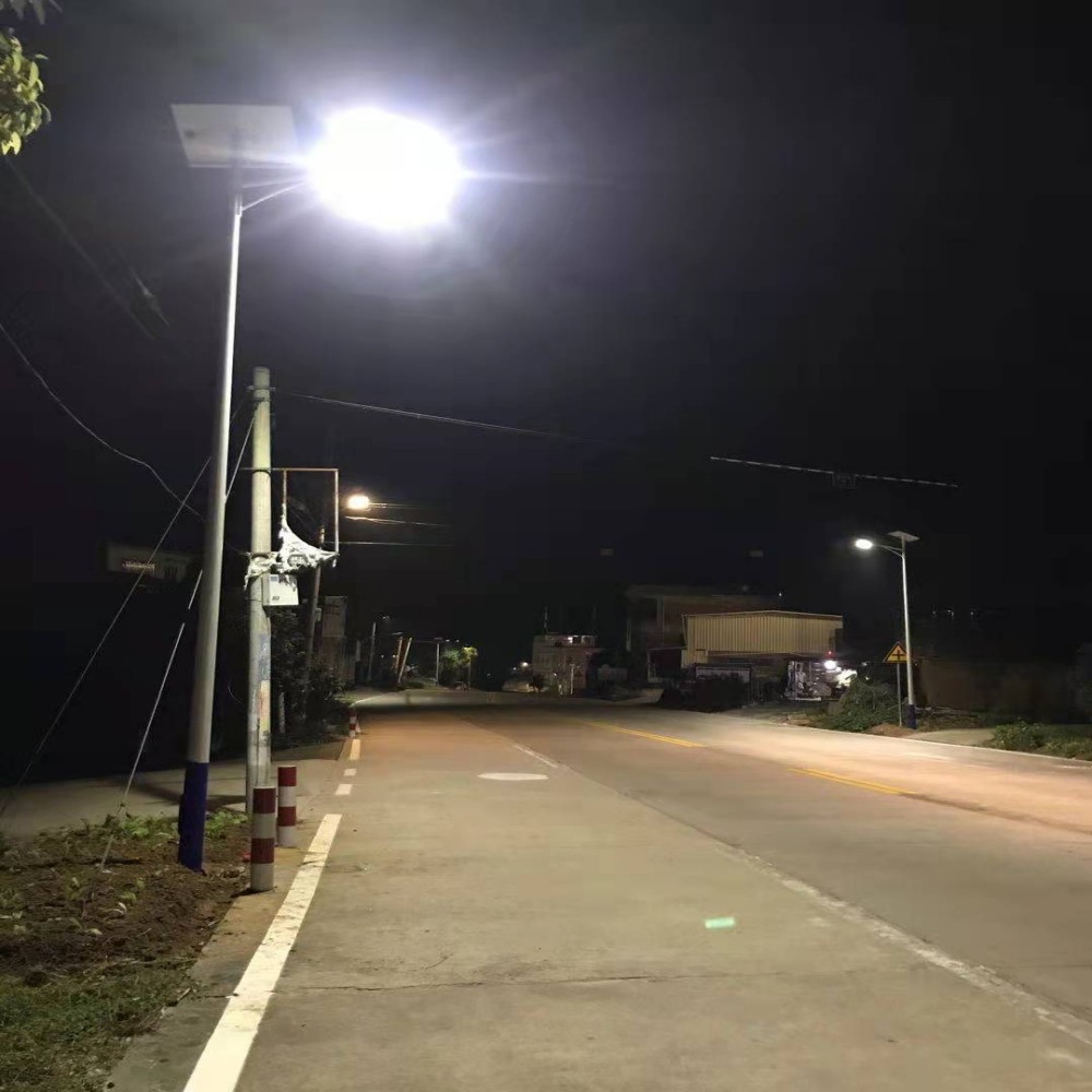 Vida útil y mantenimiento de las farolas solares