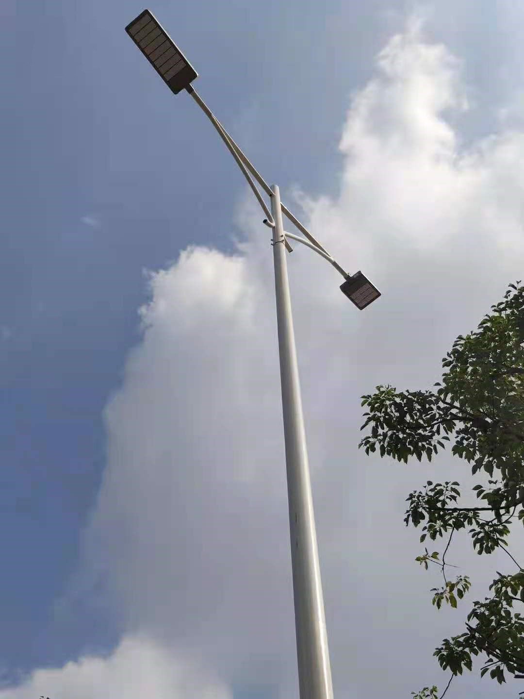Proyecto de alumbrado público con módulo LED de 450W
