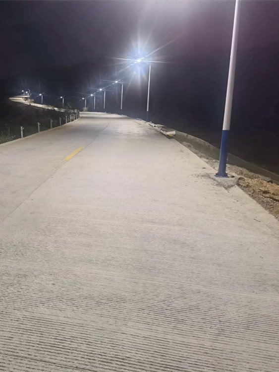 Proyecto de alumbrado público LED con energía solar de 6 m
